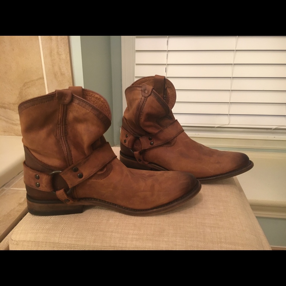 Frye Women’s Wyatt Short Boot